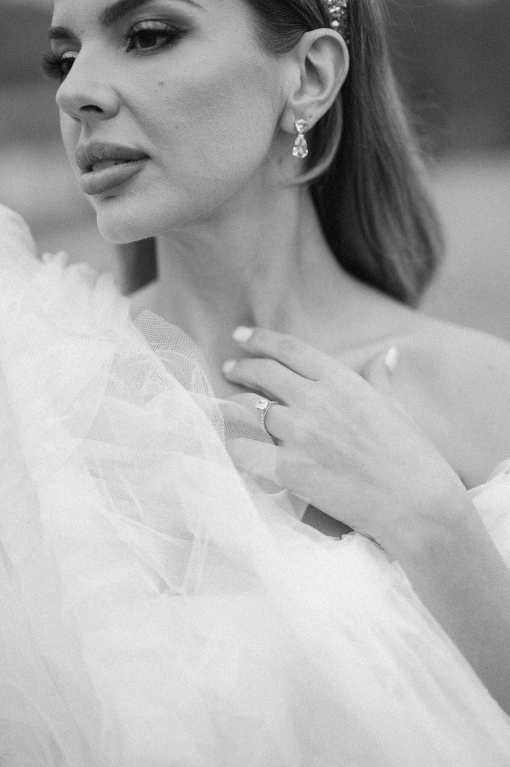The elegant bride wore diamond earrings and a bridal headband at this colorful luxury wedding at Foxhall Resort. | Megan Kuhn Photography